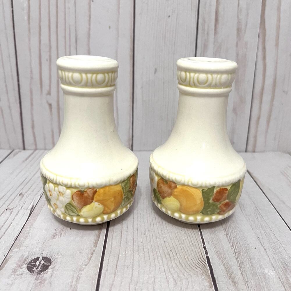 Della Robbia Metlox Poppytrail Vernon Salt Pepper Shakers Embossed Fruit 4.5”